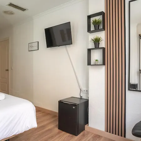 Ella Torremolinos Centro فندق 2*