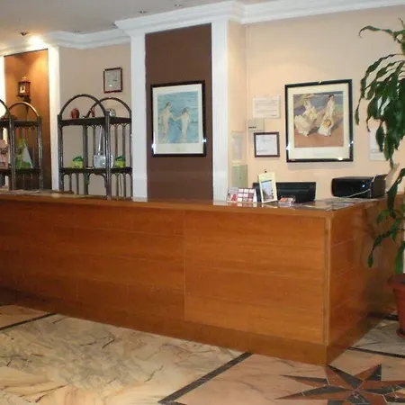 Ella Centro Torremolinos